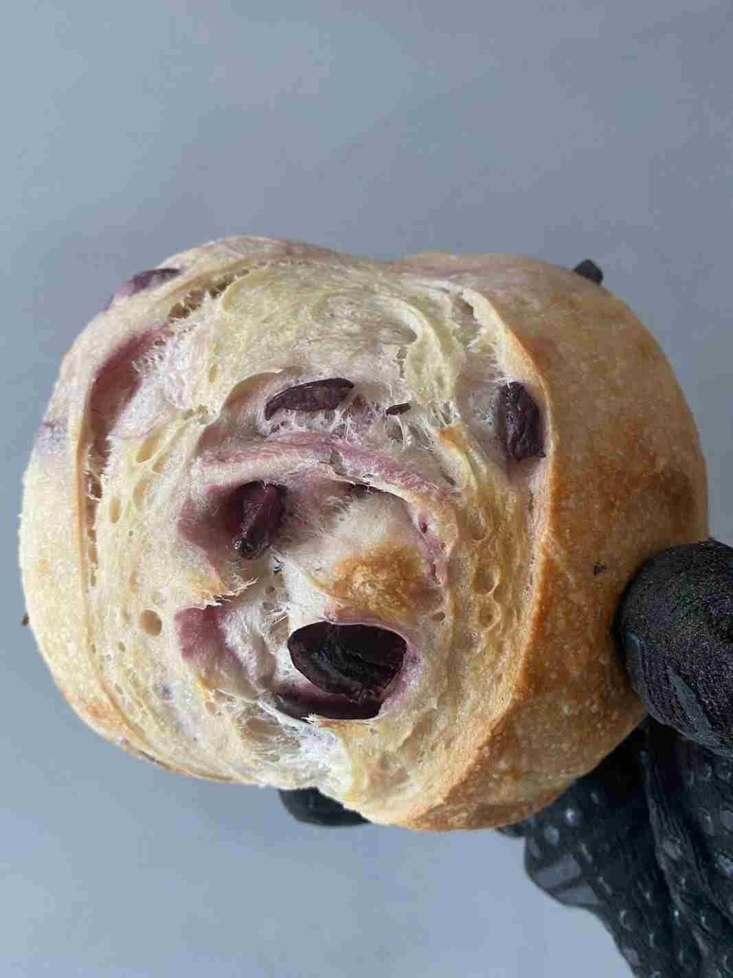 Pão italiano de azeitona preta